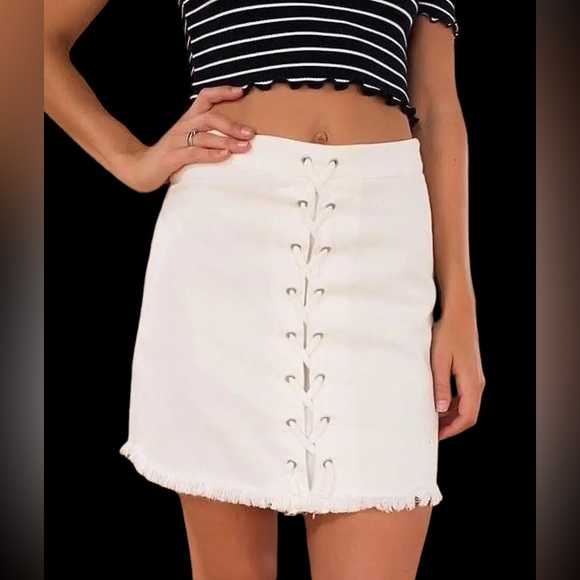 NWT lace up white denim skirt by Hayden  fringe skirt | festival wear Size M - Picture 1 of 9